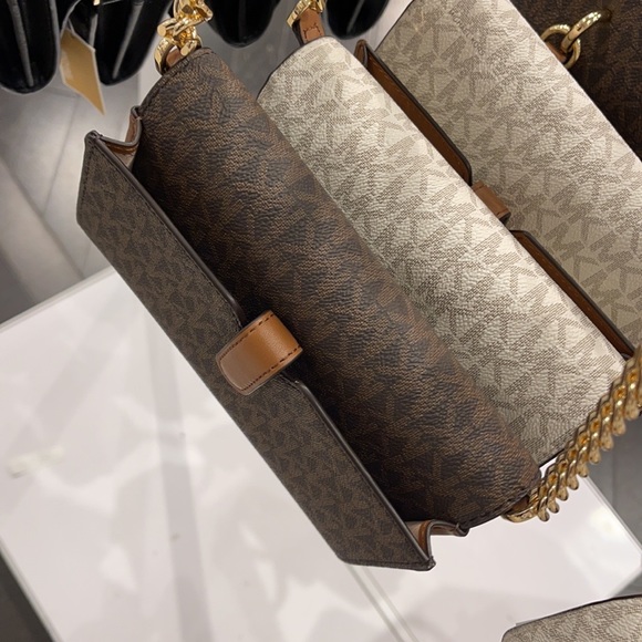 MICHAEL KORS Jet Set Travel Medium Phone Xbody Bag - Picture 8 of 16